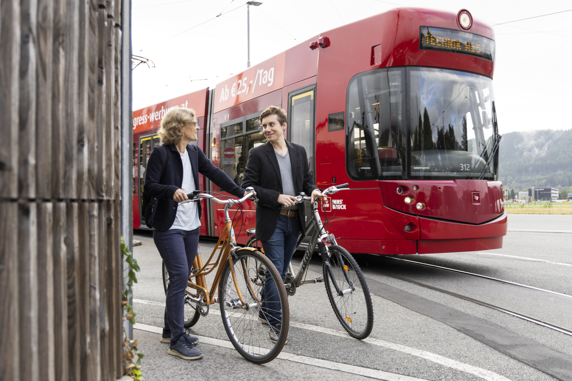 Radfahrer:innen und Straßenbahn