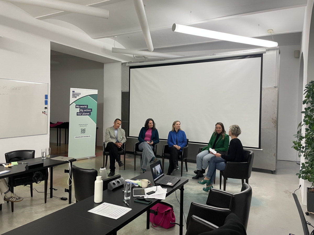 Podiumsdiskussion vier Frauen und ein Mann